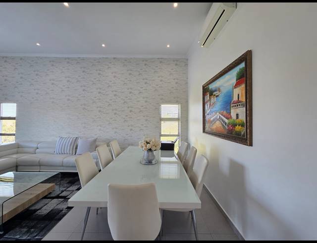 4 BEDROOM HOUSE FOR SALE IN PALM LAKES ESTATE